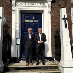 MENDOZA ante el mundo: Cornejo expuso en Chatham House sobre el desarrollo económico, político y social de Mendoza y el país 1IMG-20250214-WA0150-1