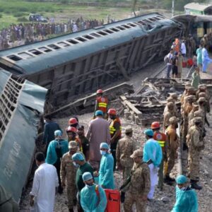 Al menos 15 muertos al descarrilar un tren en Pakistán 5009d177-3355-4423-b024-8f54bcdf5b5c