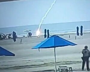 Un rayo mortal 789472-rayo-20colombia-20mujer-20muerte