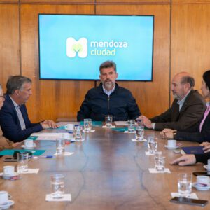 Ulpiano Suarez firmó un acuerdo para la generación de empleo en el sector gastronómico 7df0da93-ed1b-28c5-9a4e-a8347a157b70-1