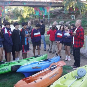 Alumnos-del-Colegio-San-Martin-protagonizan-limpieza-del-rio-Atuel