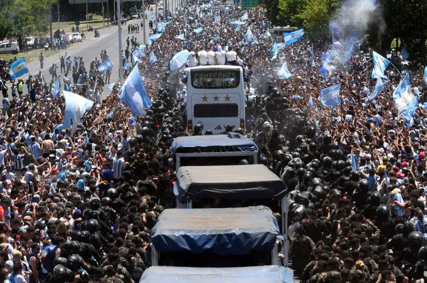 Una locura mundial, sin precedentes Caravana 1