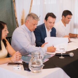 Convenios-Financiamiento-Educativo-y-Entrega-libros-Escuelas-Valle-de-Uco-3-1024x683