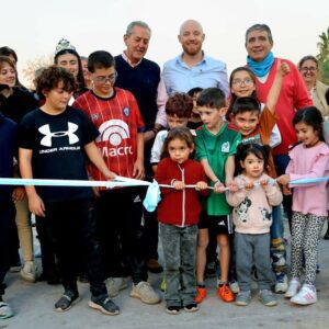 Corte-de-cinta-de-la-nueva-Plaza-Jardin-Vistalba-980x730