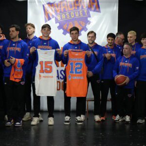 RIVADAVIA Básquet presentó su equipo e indumentaria para una nueva temporada en la Liga Argentina DSC03052 (1)