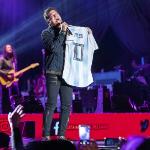 Carlos Vives hizo bailar a la Argentina ECM7K5FYUFB3LCWV5BW65KAUPA