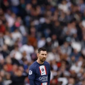 El PSG suspendió a Messi EEIITS7CTJAIVEA44EKEQORIUY