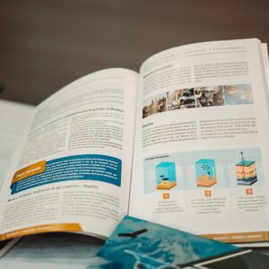 ENTREGA-DEL-LIBRO-HISTORIA-Y-GEOGRAFIA-DE-TUPUNGATO-4-1024x683