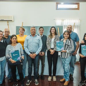 El Intendente de TUPUNGATO firmó las escrituras de traspaso de lotes a nombre de 14 familias de TISA Firma de Escrituras (4)