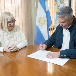 Firma-de-convenio-Defensa-del-consumidor-1080×675