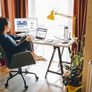 ¿Cómo crear un espacio de trabajo óptimo para el home office? Home-Office-01
