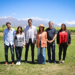 Los Chacayes recibió la distinción nacional por su nominación en los Mejores Pueblos del Mundo El Intendente Emir Andraos recibió el certificado por la Postulación de Los Chacayes en Best Tourism Villages, edic (1)