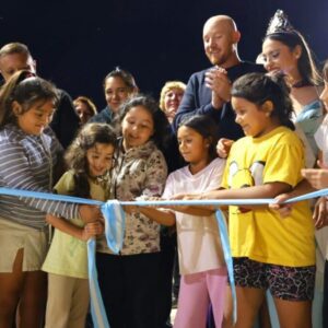 Los-mas-chicos-y-el-corte-de-cinta-1080x675