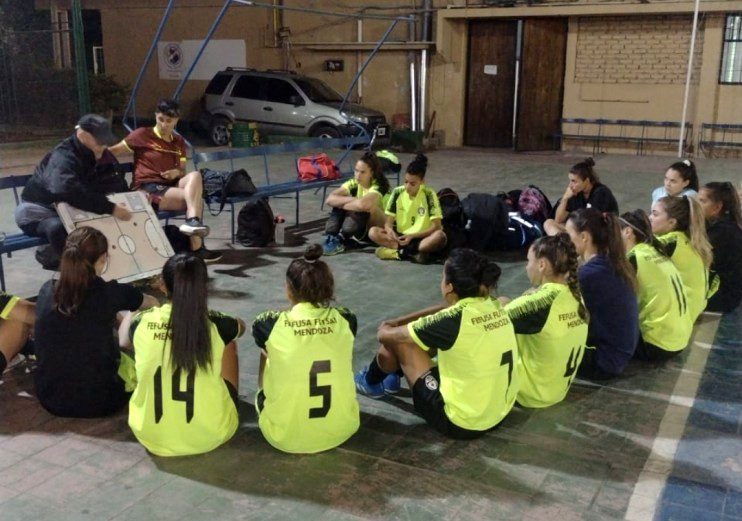 Las chicas van por el pentacampeonato en Tucumán Mendoza Futsal fem