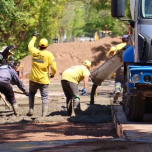 LUJÁN DE CUYO y un hecho histórico: el 41% del presupuesto irá a obras y proyectos Obras-de-asfalto.-mas-de-una-cuadra-por-dia