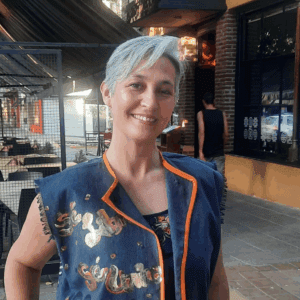 De los hilos familiares al diseño de autor: la historia VERÓNICA MOYA una creadora mendocina Sin título