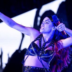 Vyo7AmgsX_2000x1500__1