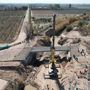 Ya se colocaron las vigas de un importante puente para el Gran Mendoza y la zona Este WhatsApp-Image-2024-08-14-at-08.30.18-700×467