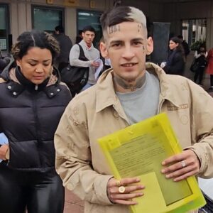 Una  vez en libertad decide emigrar YJTLKUGHOBD3FAWLHLLYVHEXZE