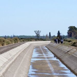IRRIGACIÓN comenzó el período de corta anual de agua de riego canal sin agua – corta