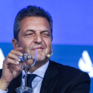 Tratando de contentar las provincias cf3c0eda-c36e-45bb-986b-37f65b11659b