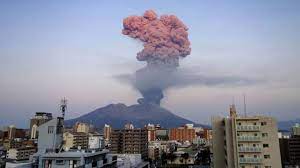 Japón: alerta máxima por la erupción del volcán 'Sakurajima' descarga (2)