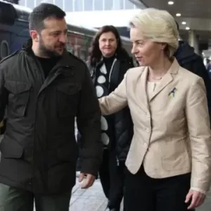 el-presidente-de-ucrania-volodimir-zelenski-con-la-presidenta-de-la-comision-europea-ursula-von-der-leyen.r_d.522-553-7702