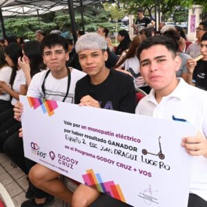 Programa Godoy Cruz + Vos 2024: abren las inscripciones entrega-premios-godoy-cruz-vos-2023-tadeo-y-estudiantes-1