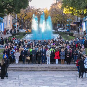 Estudiantes juraron lealtad a la Bandera en un emotivo acto en plaza Independencia de la CIUDAD DE MENDOZA fcff510f-f094-c4d9-1fd9-8a8ab7bc110a-scaled
