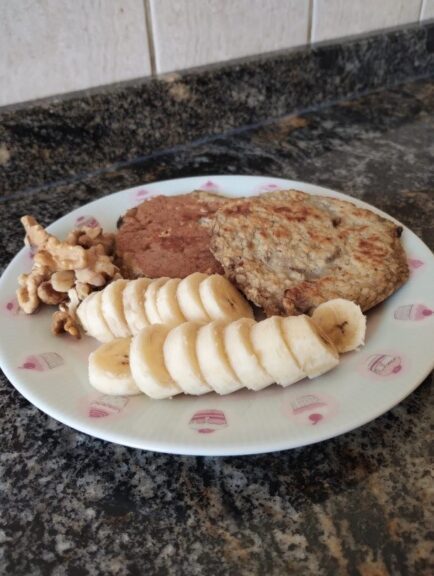Panqueques con banana y nueces