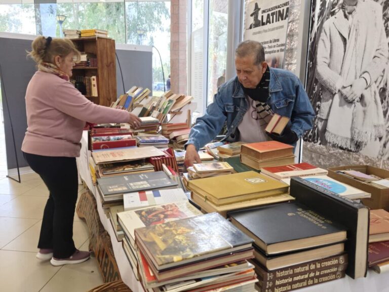 Libros usados y de colección en un stand de la Feria del Libro