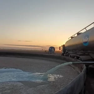 Debido a un bloqueo sindical Sancor derramó 100.000 litros de leche lecje