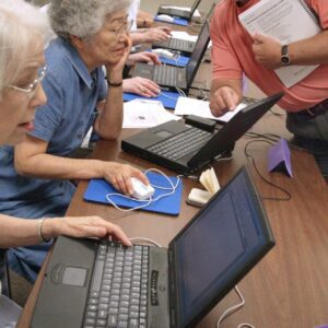 seniors_computers_gettyimages-2189301-1280×640-1